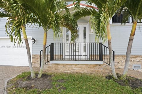 Купить виллу или дом в Дженсен-Бич, Флорида 2 спальни, 228.54м2, № 2049891 - фото 4