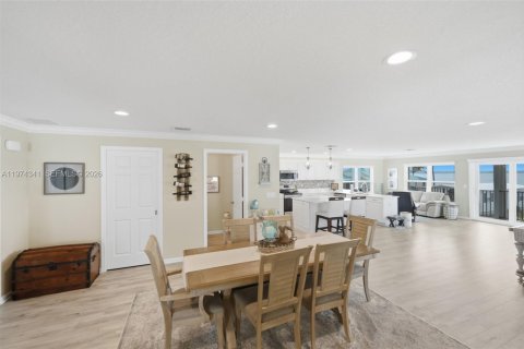 Купить виллу или дом в Дженсен-Бич, Флорида 2 спальни, 228.54м2, № 2049891 - фото 11