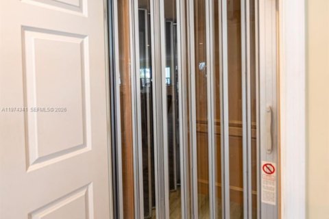 Купить виллу или дом в Дженсен-Бич, Флорида 2 спальни, 228.54м2, № 2049891 - фото 8