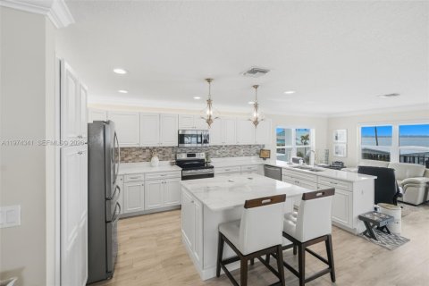 Купить виллу или дом в Дженсен-Бич, Флорида 2 спальни, 228.54м2, № 2049891 - фото 15