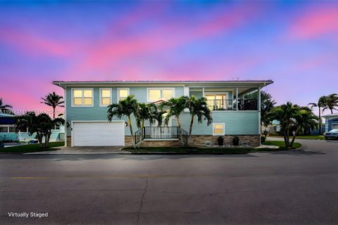 Купить виллу или дом в Дженсен-Бич, Флорида 2 спальни, 228.54м2, № 2049891 - фото 2