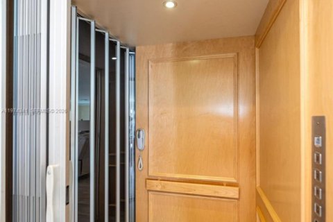 Купить виллу или дом в Дженсен-Бич, Флорида 2 спальни, 228.54м2, № 2049891 - фото 6