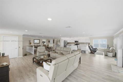 Купить виллу или дом в Дженсен-Бич, Флорида 2 спальни, 228.54м2, № 2049891 - фото 19