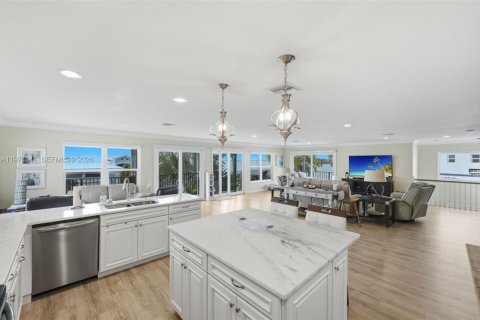 Купить виллу или дом в Дженсен-Бич, Флорида 2 спальни, 228.54м2, № 2049891 - фото 12