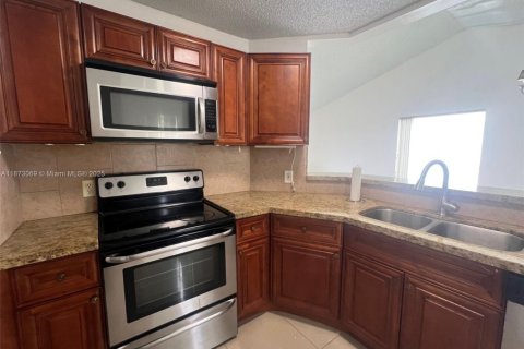 Apartamento en alquiler en Oakland Park, Florida, 1 dormitorio, 81.01 m2 № 1925397 - foto 10