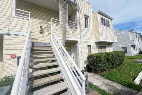 Apartamento en alquiler en Oakland Park, Florida, 1 dormitorio, 81.01 m2 № 1925397 - foto 3