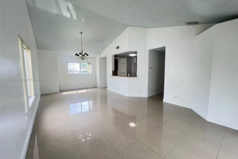 Apartment in Oakland Park, Florida 1 bedroom, 81.01 sq.m. № 1925397 - photo 5