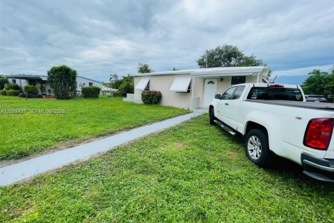 Villa ou maison à louer à Miami, Floride: 3 chambres, 79.06 m2 № 2293119 - photo 3