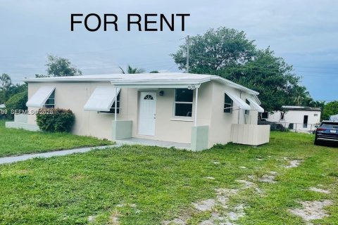Villa ou maison à louer à Miami, Floride: 3 chambres, 79.06 m2 № 2293119 - photo 2