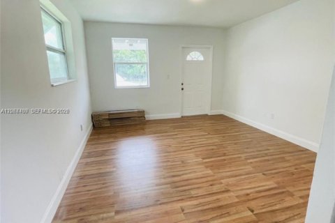 Villa ou maison à louer à Miami, Floride: 3 chambres, 79.06 m2 № 2293119 - photo 8