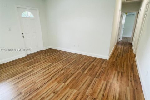 Villa ou maison à louer à Miami, Floride: 3 chambres, 79.06 m2 № 2293119 - photo 5