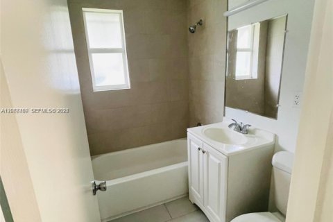 Villa ou maison à louer à Miami, Floride: 3 chambres, 79.06 m2 № 2293119 - photo 11