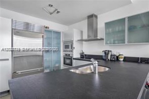 Condo in Sunny Isles Beach, Florida, 2 bedrooms № 2186286 - photo 5