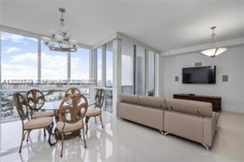 Condo in Sunny Isles Beach, Florida, 2 bedrooms № 2186286 - photo 3