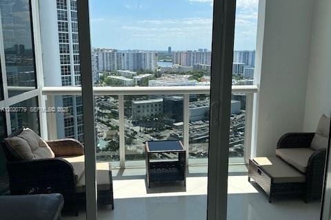 Condo in Sunny Isles Beach, Florida, 2 bedrooms № 2186286 - photo 27
