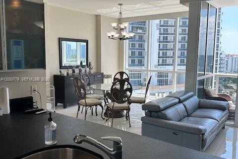 Condo in Sunny Isles Beach, Florida, 2 bedrooms № 2186286 - photo 23
