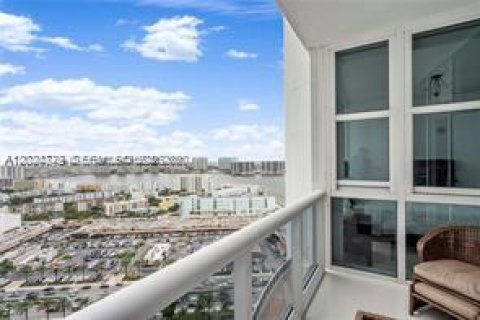Condo in Sunny Isles Beach, Florida, 2 bedrooms № 2186286 - photo 17
