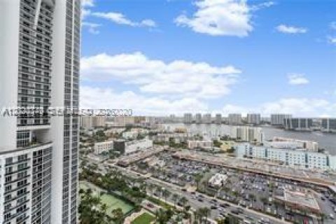 Condo in Sunny Isles Beach, Florida, 2 bedrooms № 2186286 - photo 16