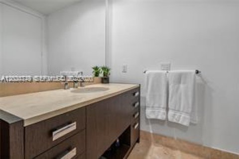 Condo in Sunny Isles Beach, Florida, 2 bedrooms № 2186286 - photo 10