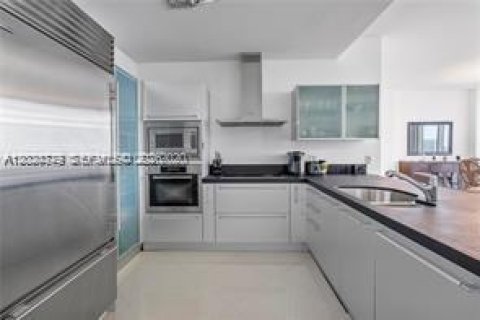 Condo in Sunny Isles Beach, Florida, 2 bedrooms № 2186286 - photo 7