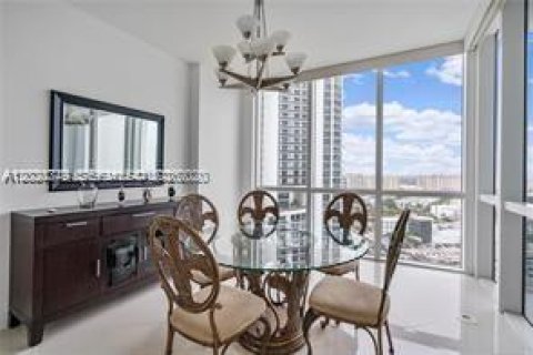 Condo in Sunny Isles Beach, Florida, 2 bedrooms № 2186286 - photo 4