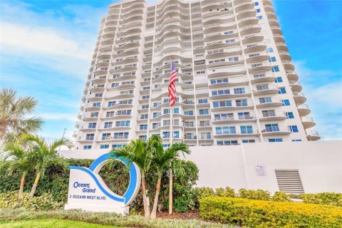 Condo in Daytona Beach Shores, Florida, 3 bedrooms № 2422707