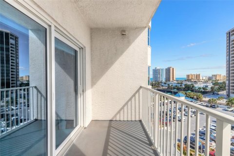 Condo in Daytona Beach Shores, Florida, 3 bedrooms № 2422707 - photo 29