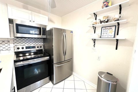 Condo in Deerfield Beach, Florida, 1 bedroom  № 2175614 - photo 8