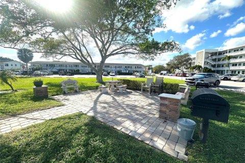 Condo in Deerfield Beach, Florida, 1 bedroom  № 2175614 - photo 25