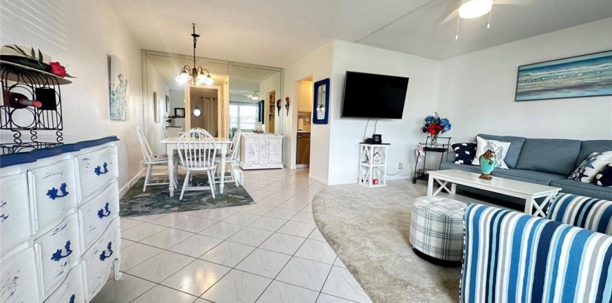 Condo in Deerfield Beach, Florida, 1 bedroom  № 2175614