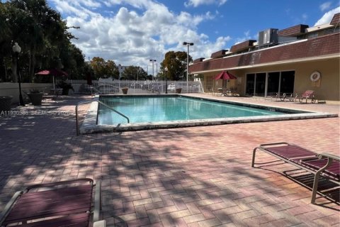 Condominio en venta en North Miami, Florida, 2 dormitorios, 83.15 m2 № 1989164 - foto 19