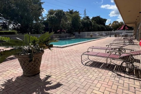 Condominio en venta en North Miami, Florida, 2 dormitorios, 83.15 m2 № 1989164 - foto 17