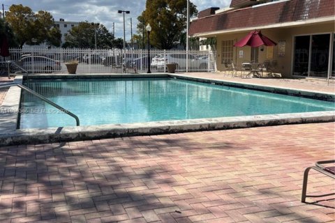Condominio en venta en North Miami, Florida, 2 dormitorios, 83.15 m2 № 1989164 - foto 20