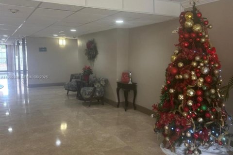 Condo in North Miami, Florida, 2 bedrooms № 1989164 - photo 6