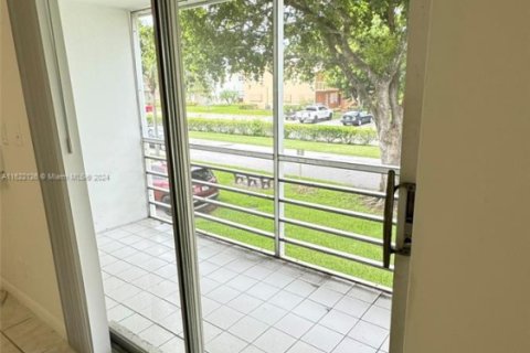 Condo in West Palm Beach, Florida, 1 bedroom  № 1269498 - photo 23