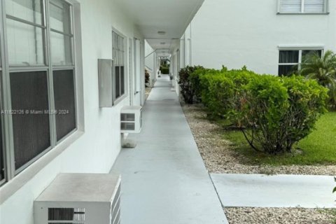 Condo in West Palm Beach, Florida, 1 bedroom  № 1269498 - photo 29