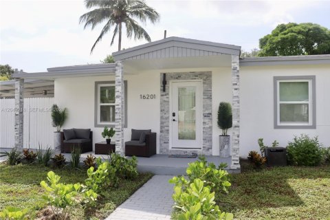 House in Miami Gardens, Florida 4 bedrooms, 95.88 sq.m. № 2173715 - photo 6
