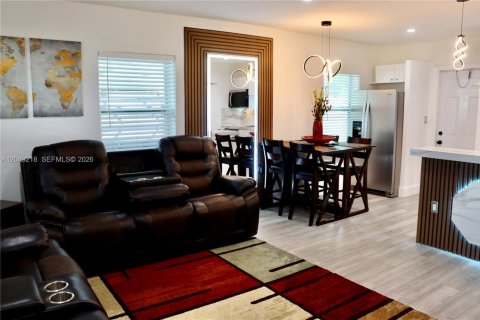 House in Miami Gardens, Florida 4 bedrooms, 95.88 sq.m. № 2173715 - photo 8