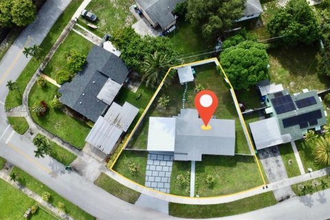 House in Miami Gardens, Florida 4 bedrooms, 95.88 sq.m. № 2173715 - photo 4
