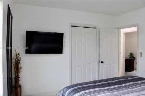 House in Miami Gardens, Florida 4 bedrooms, 95.88 sq.m. № 2173715 - photo 19