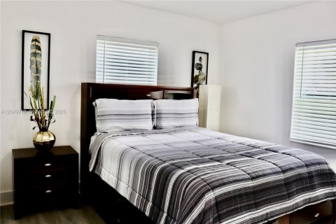 House in Miami Gardens, Florida 4 bedrooms, 95.88 sq.m. № 2173715 - photo 17