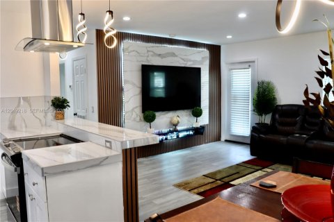 House in Miami Gardens, Florida 4 bedrooms, 95.88 sq.m. № 2173715 - photo 12