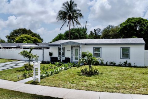 House in Miami Gardens, Florida 4 bedrooms, 95.88 sq.m. № 2173715 - photo 5