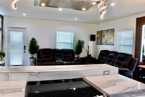 House in Miami Gardens, Florida 4 bedrooms, 95.88 sq.m. № 2173715 - photo 15