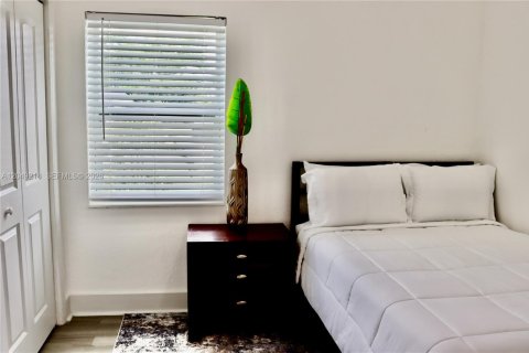 House in Miami Gardens, Florida 4 bedrooms, 95.88 sq.m. № 2173715 - photo 20