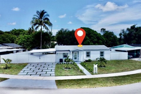 House in Miami Gardens, Florida 4 bedrooms, 95.88 sq.m. № 2173715 - photo 3