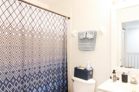 Adosado en venta en Doral, Florida, 3 dormitorios, 131.92 m2 № 2043879 - foto 12