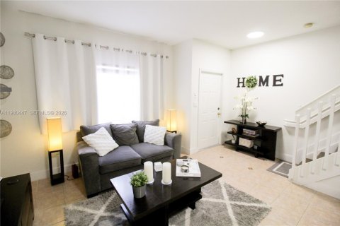 Adosado en venta en Doral, Florida, 3 dormitorios, 131.92 m2 № 2043879 - foto 3