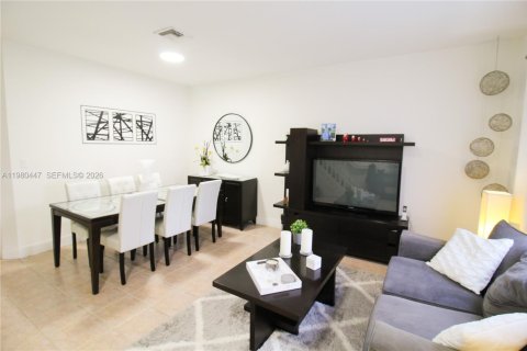 Adosado en venta en Doral, Florida, 3 dormitorios, 131.92 m2 № 2043879 - foto 2