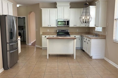 House in Orlando, Florida 4 bedrooms, 181.72 sq.m. № 2394359 - photo 9